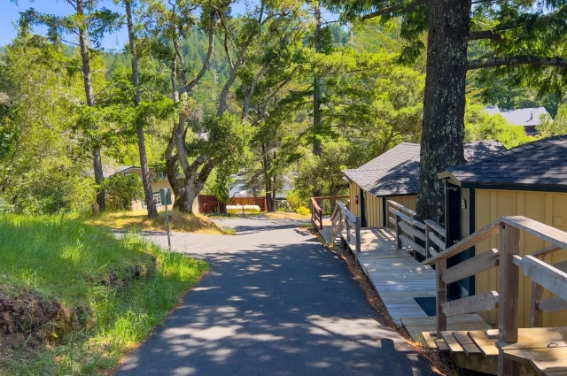 Serenity Knolls Treatment Center