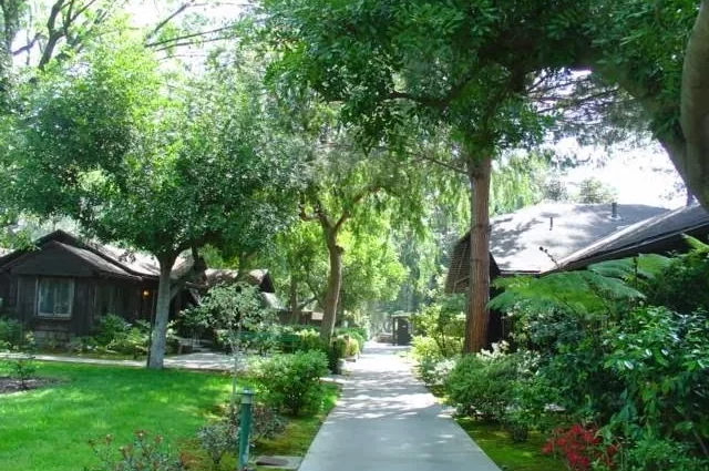 Aurora Las Encinas Hospital
