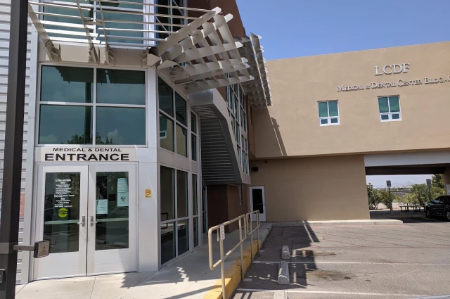 La Clinica De Familia 385 Calle De Alegra