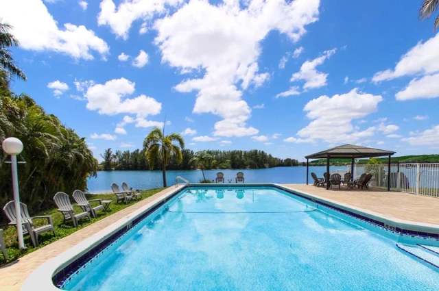 Zinnia Healing at Deerfield Beach - Crystal Lake Healing