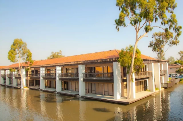 Silicon Beach - Women's Residence