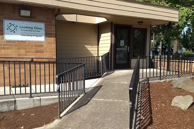 Looking Glass Community Services - Springfield Counseling Program