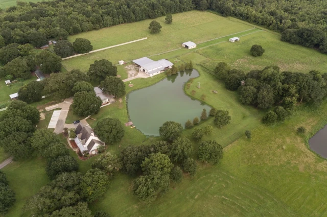 Whispering Oaks Lodge