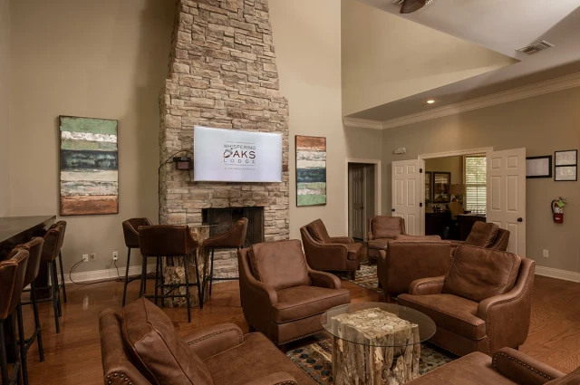 Whispering Oaks Lodge