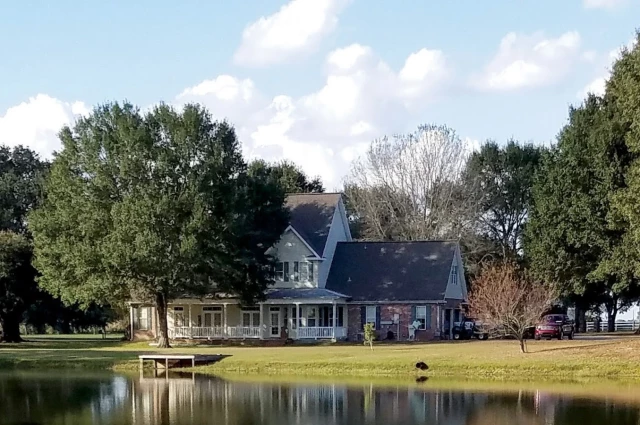 Whispering Oaks Lodge