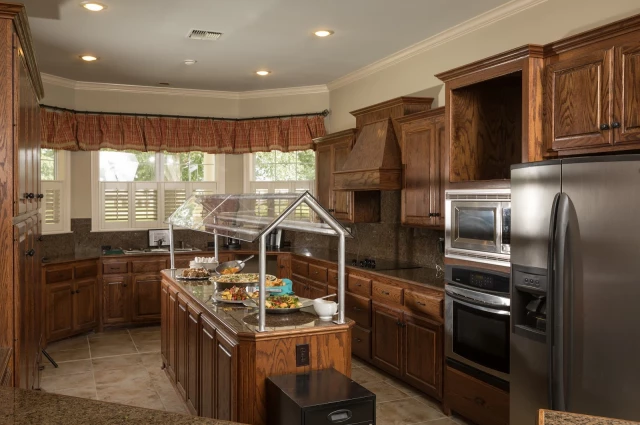 Whispering Oaks Lodge