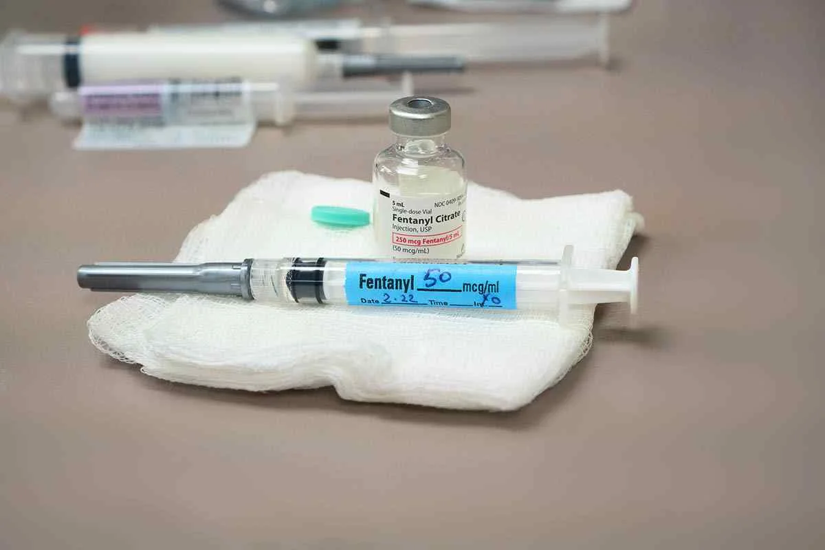 Fentanyl citrate vial syringe