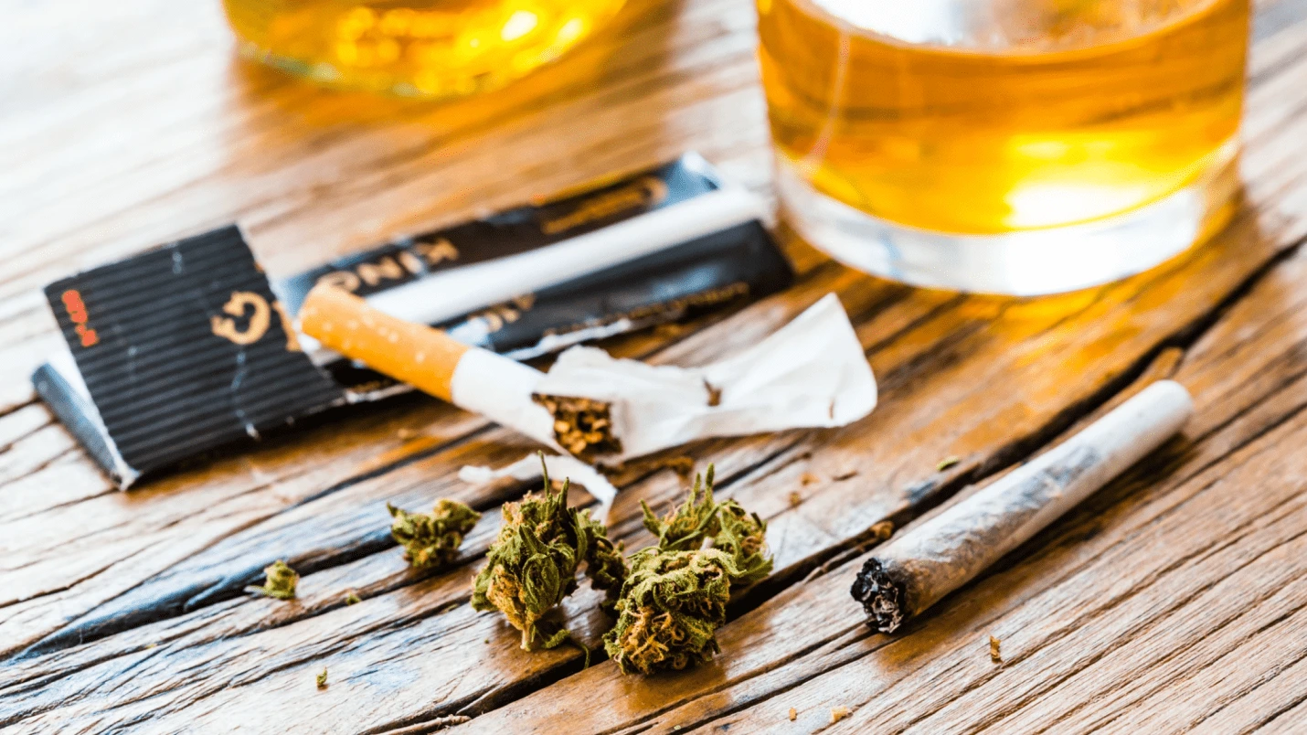 Marijuana and Alcohol Consumption: What happens when you mix Marijuana and Alcohol, Risks and Solutions Marijuana and Alcohol Consumption: What happens when you mix Marijuana and Alcohol, Risks and Solutions